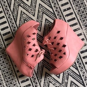 Wedged Lace-up Sandals